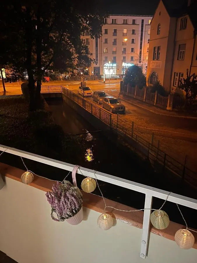 Lilis Apartment Mit Balkon Augsburg